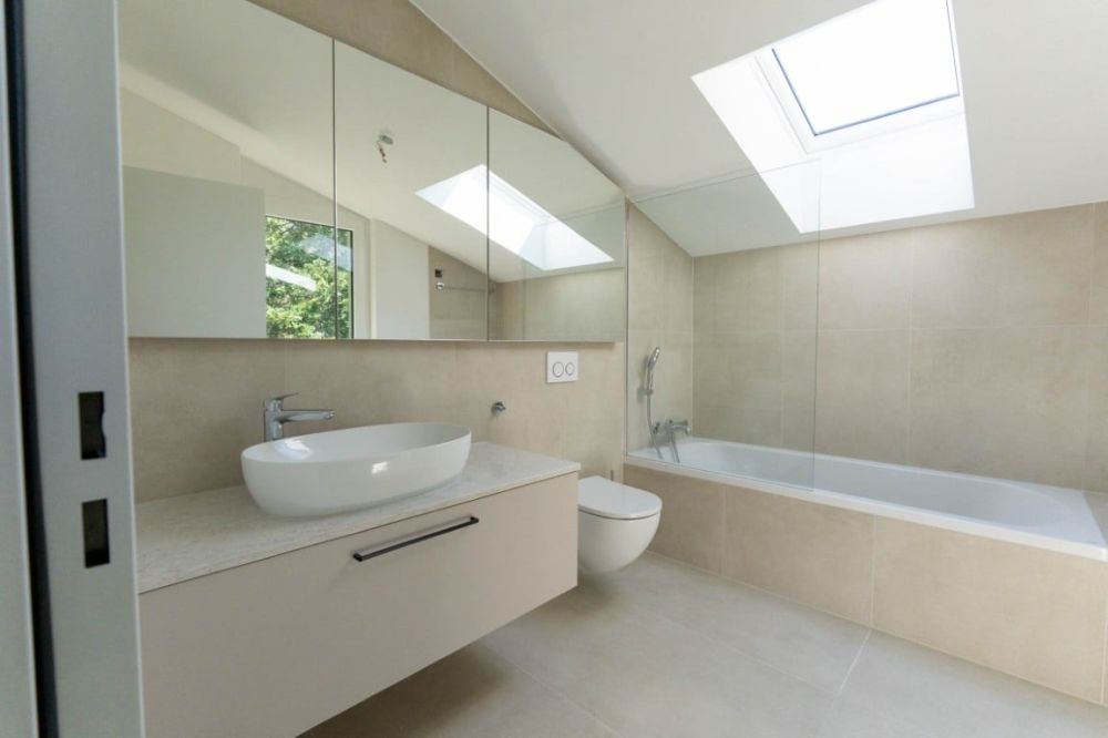 Helle, neue luxuriöse 3½ Zimmer Wohnung (E7) im DG mit grossem Balkon - Bild 9