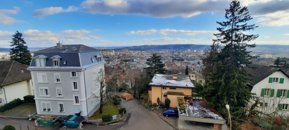 Magnifique appartement 2.5 pièces entièrement rénové - cadre moderne avec vue dégagée - Bild 1