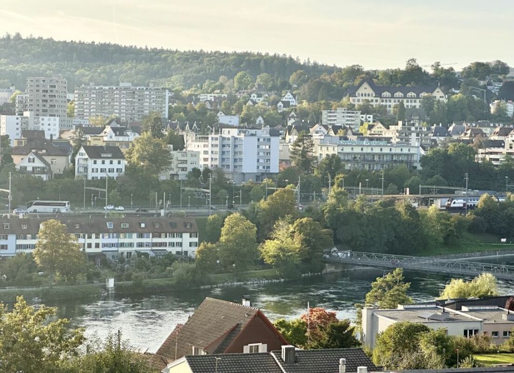 Ihre Traumwohnung beim Rhein und in Gehdistanz zum Bahnhof - Naturnah, beim Bahnhof Neuhausen und der Stadt Schaffhausen in Gehdistanz Lebensqualität im Neubau Rappenweg 10 in Flurlingen geniessen