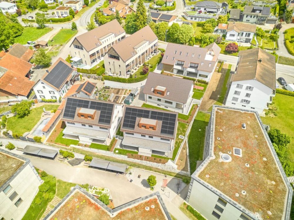 6 1/2-Zimmer-Doppeleinfamilienhaus mit nutzbarer Landfläche - Bild 12