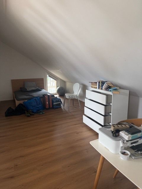 Charmante 2-Zimmer-Dachwohnung mit viel Cachet im historischen Hof des Schlössli Rubigen - Bild 3