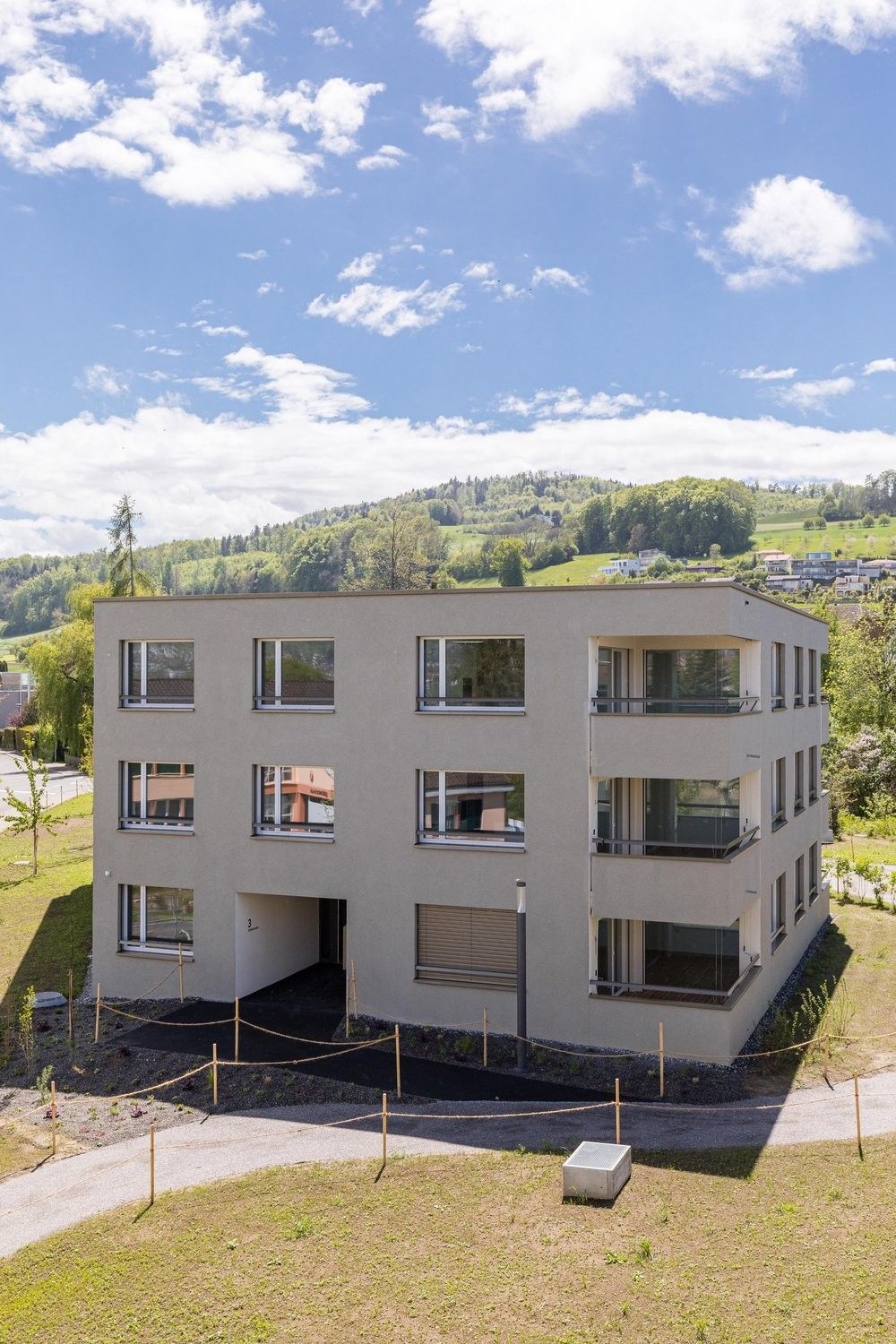 Im naturnahen Fünfeck - Aussenansicht