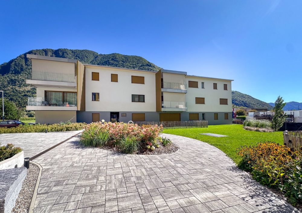 Elegante 2.5 locali con giardino a Lumino (TI) - Bild 1