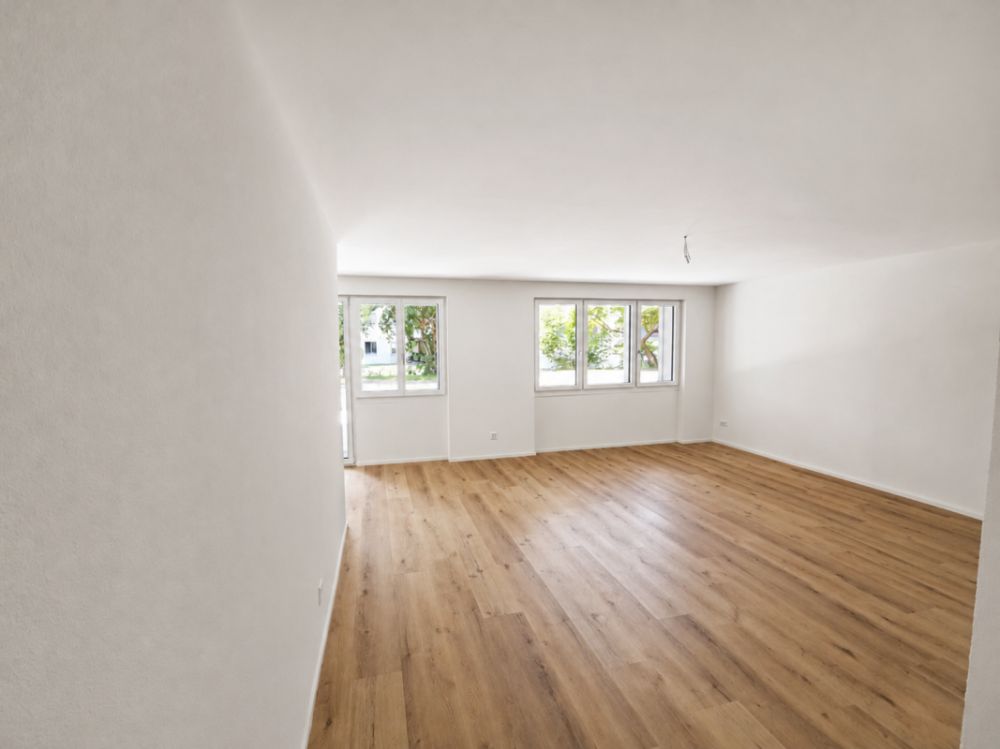 Neu renovierte 2.5-Zimmer-Wohnung mit privatem Sitzplatz - Bild 3