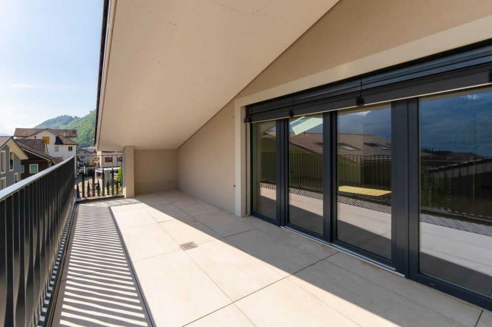 Helle, neue luxuriöse 3½ Zimmer Wohnung (E7) im DG mit grossem Balkon - Bild 5