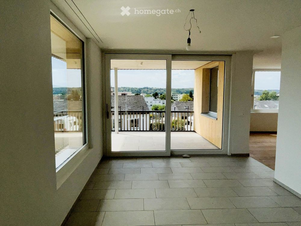 Moderne freistehende 2.5-Zimmer-Neubauwohnung mit gedecktem Balkon und kleinem Gartensitzplatz - Bild 1