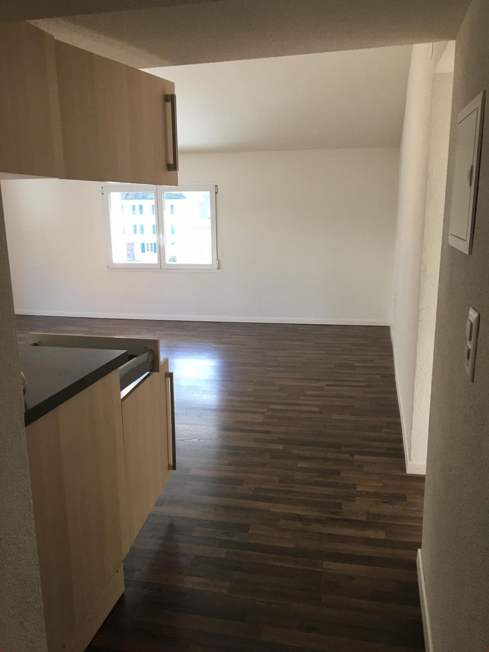 Charmante 3.5 Zi Dachwohnung - per 1.7. - Bild 3