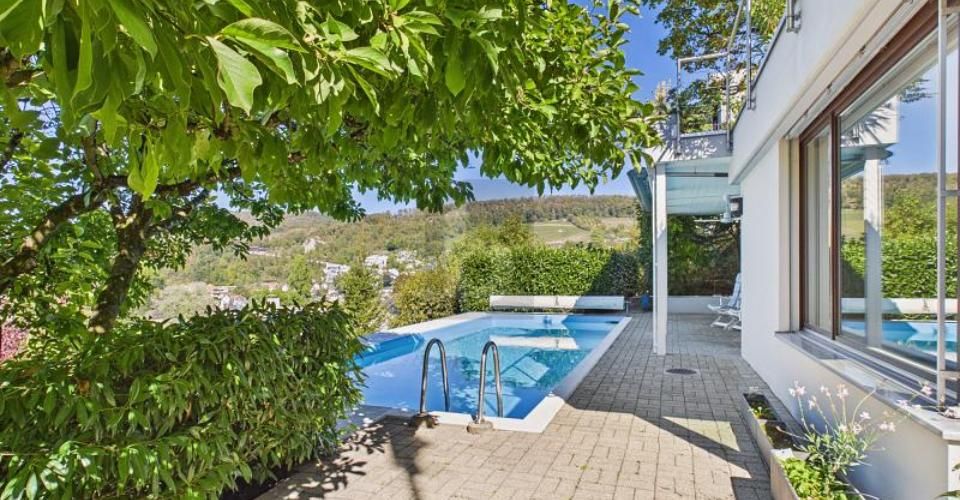 HOCHWERTIG MIT EIGENEM POOL UND PANORAMABLICK - Appartement terrasse 3.5 pièces - image - 1