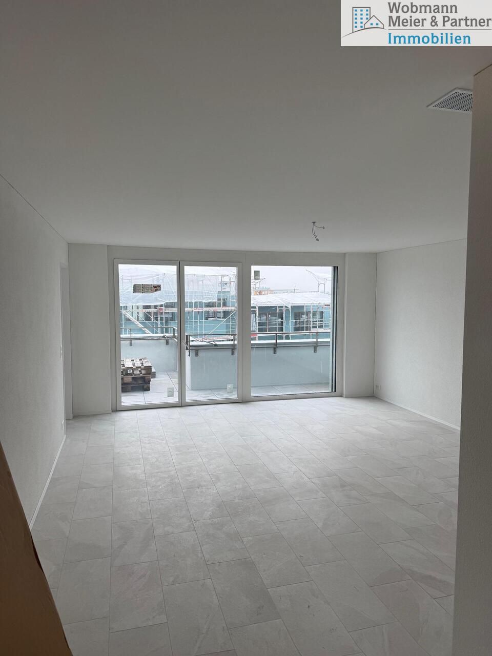 Erstbezug 2026 - Exklusive 3.5-Zimmer-Attikawohnung mit zwei Terrassen - Wohnzimmer