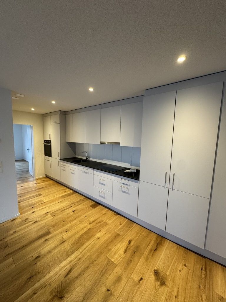grosszügige 4.5-Zimmer-Neubauwohnung im 1. OG, ca. 111.6m2 - Kueche_2.0.jpg