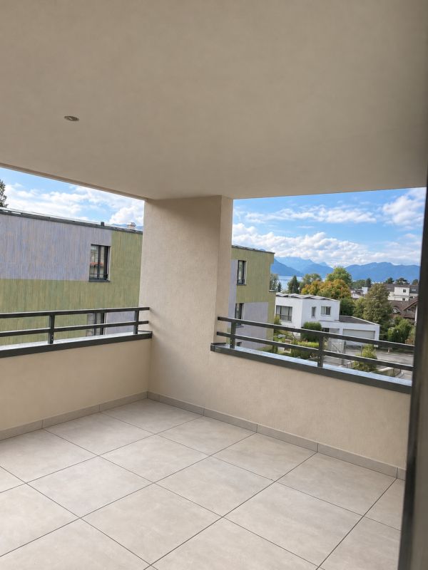 Traumhafte 3.5-Zimmer-Wohnung mit Rigiblick im Erstbezug - Loggia mit herrlicher Südausrichtung