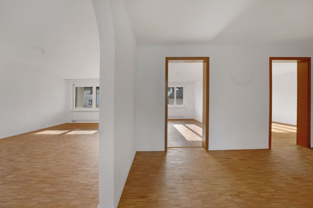 Erstvermietung nach Komplettsanierung: 4.5-Zimmer-Wohnung mit Balkon in Wagen - Bild 7