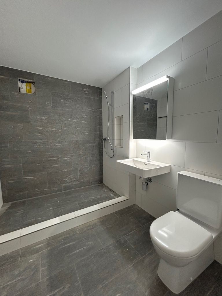 Erstbezug nach Sanierung - Dachwohnung Bürgergemeinde Aesch - 27.jpg