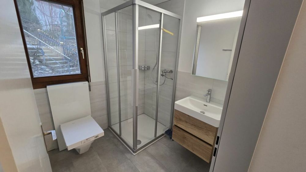 Schmucke 2,5 Zi mit Privatsitzplatz - Bild 2