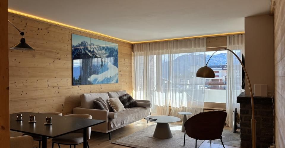 Appartement rénové en plein centre de Crans à louer à l'année - Appartement 3.5 pièces - image - 1