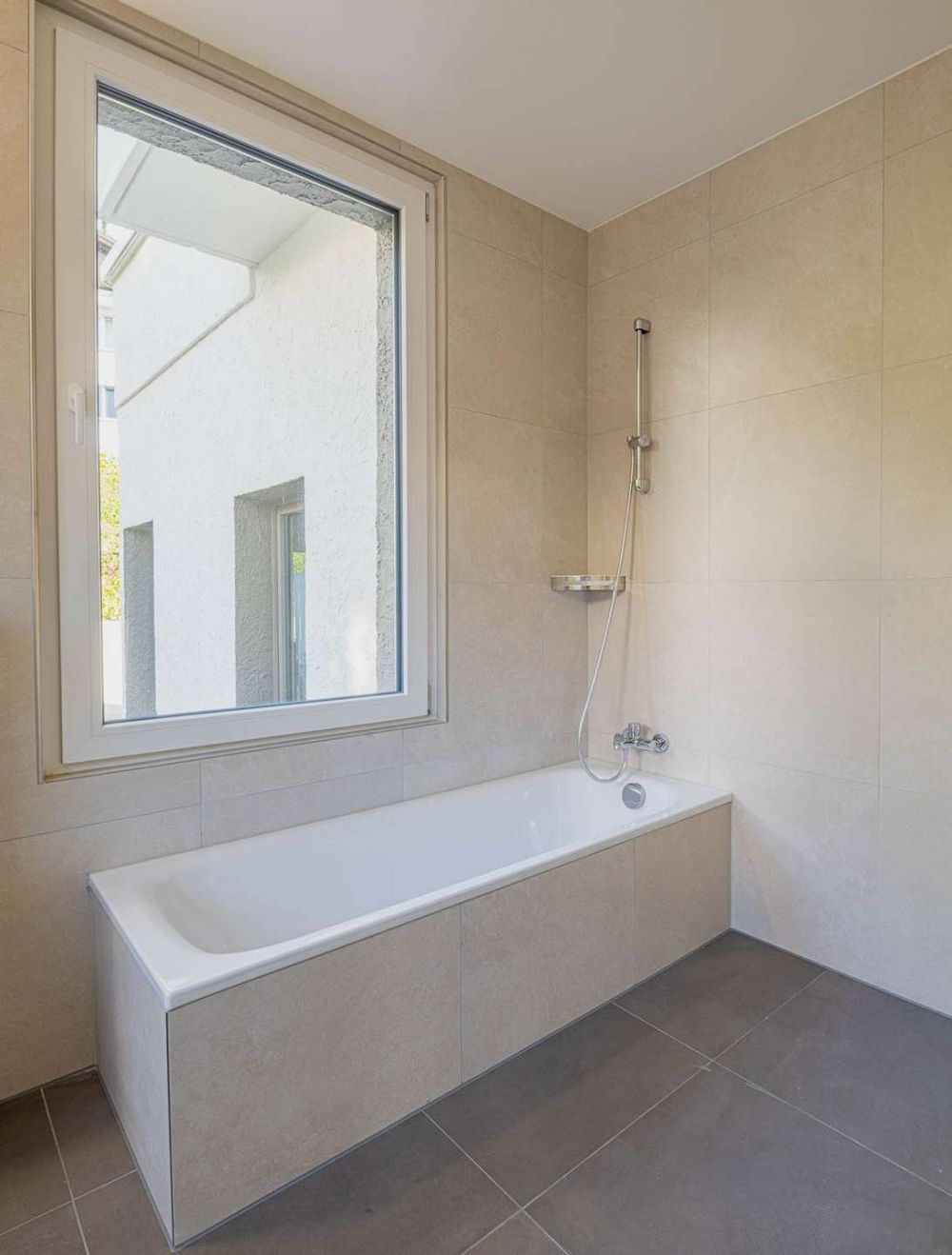 Schlossstrasse - Wohnfreude erwartet Sie - Badezimmer mit Badewanne