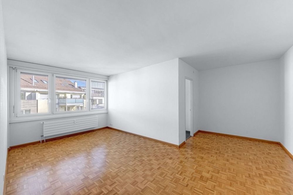 Familienwohnung mit Terrasse - Erstvermietung nach Sanierung - Wohnzimmer