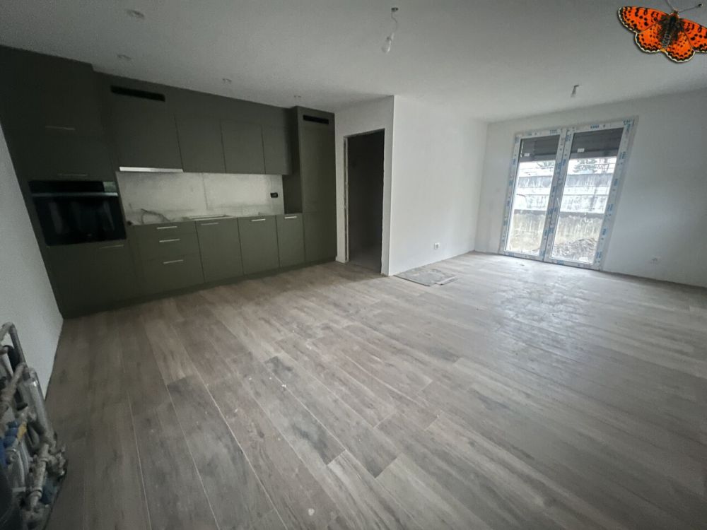 Studio à Châtel-St-Denis - avec un grand jardin ! - séjour