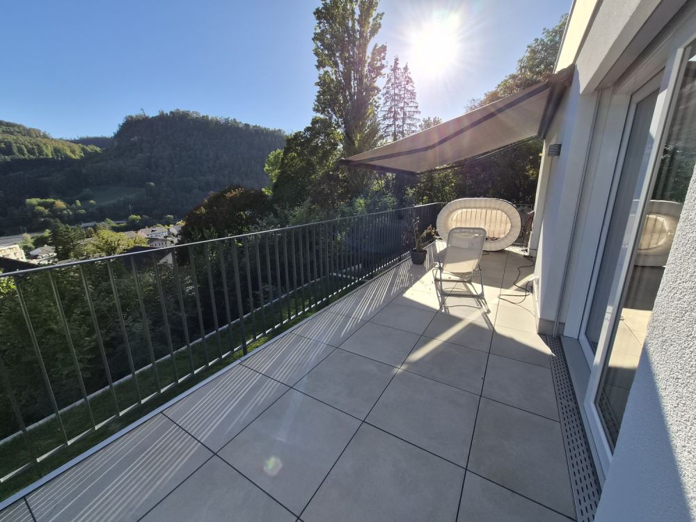 Wunderschöne, Sonnenverwöhnte, neue 2,5 Zi.Wohnung, grosse Terrasse, WM/Tumbler, Granitböden uvm. - Bild 2