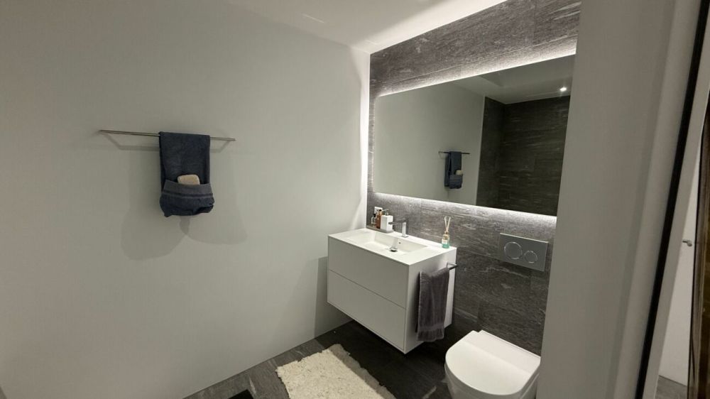 Modernes 4.5-Zimmer-Reihen-Eckhaus an sonniger Top-Lage in Biasca - Bild 9