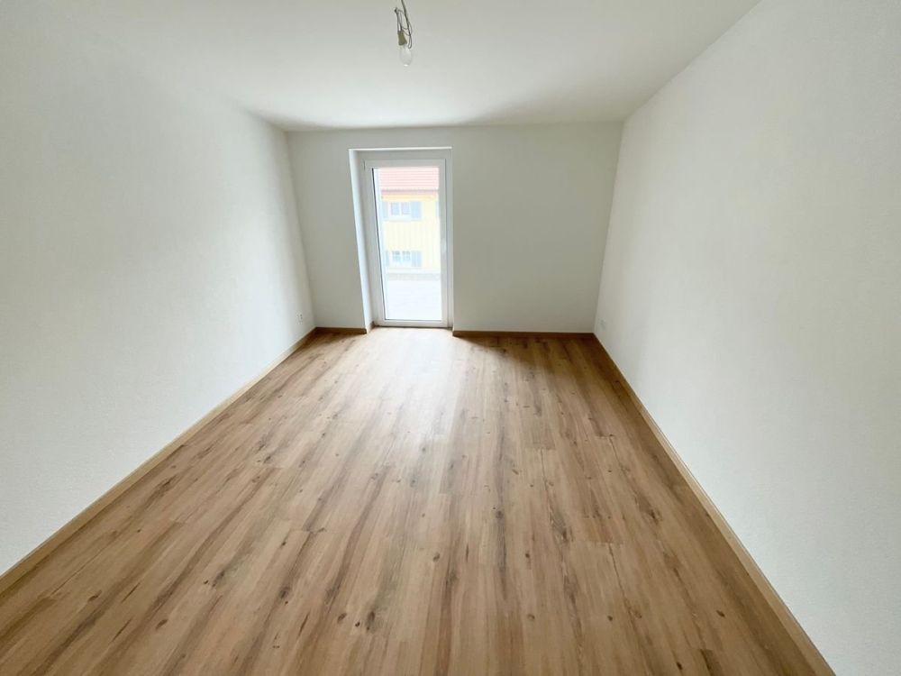 Charmantes 3.5-Zimmer-Neuwagenwohnung mit großer Terrasse - Bild 5