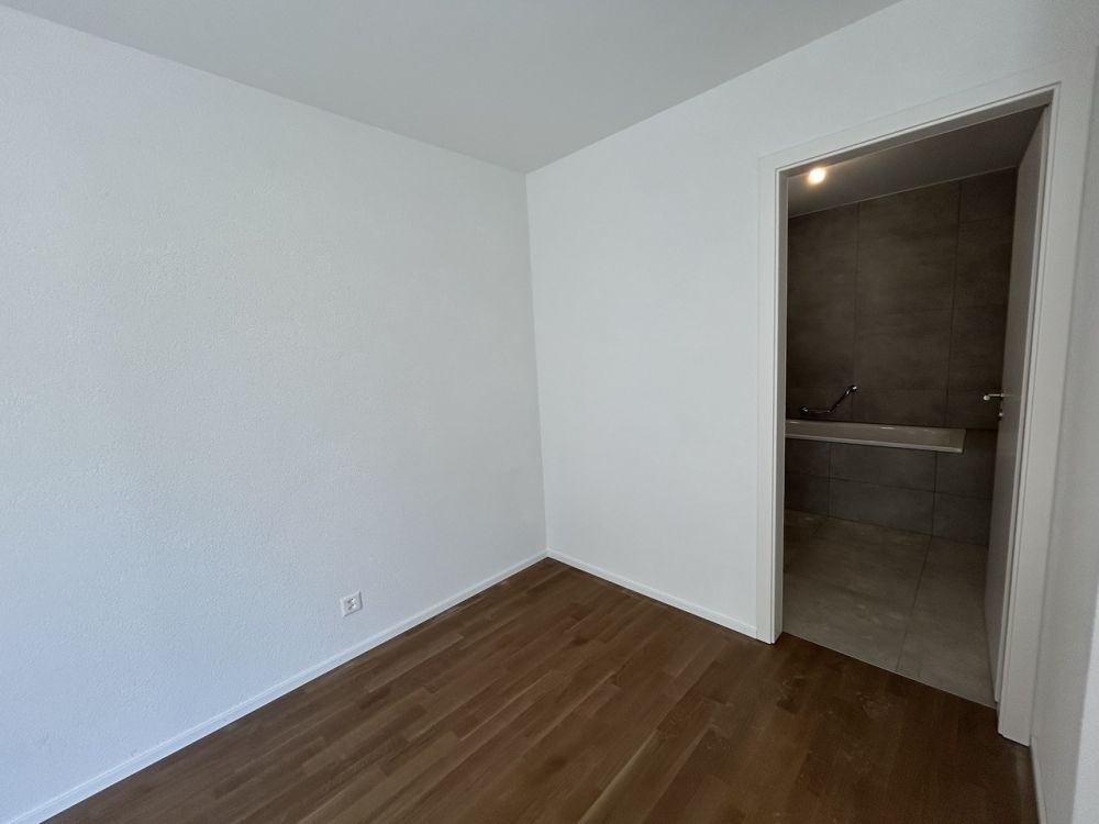 Prachtiges 4,5-Zimmer-Neubau mit großem Balkon - Bild 5