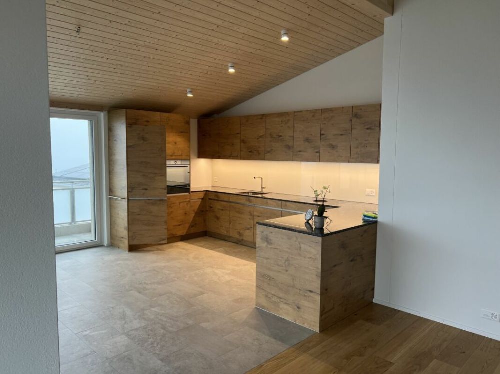 Grosse Dachwohnung mit traumhafter Aussicht - Bild 1