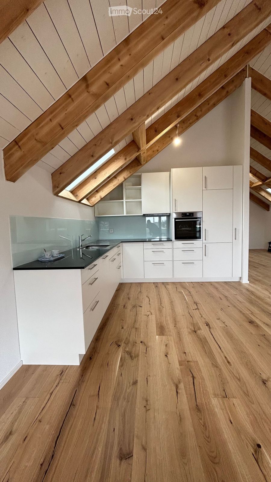 KERNSANIENIERTE UND HOCHWERTIGE 3½-ZI.-WOHNUNG - Bild 3
