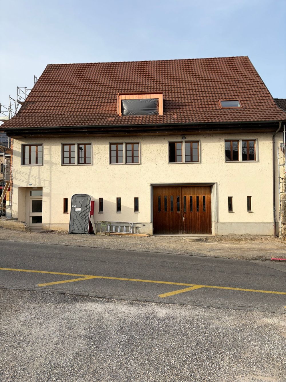 Moderne 4.5-Zimmer-Dachwohnung mit Cheminée in Auenstein - Bild 1