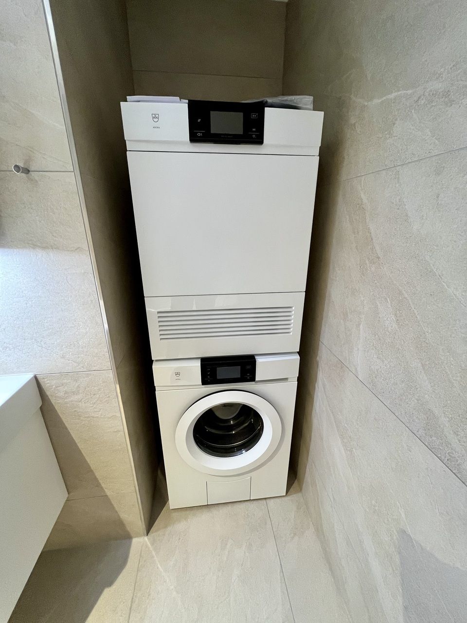Moderne 4.5-Zi.-Wohnung, hochwertiger Ausbaustandard, Blick ins Grüne - Wascheturm in der Wohnung