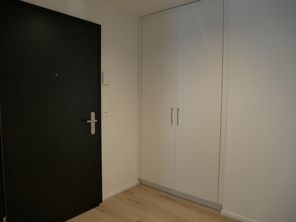 FRIBOURG - RUE DU CRIBLET 7 :  APPARTEMENT 3.5 PIECES AU 3EME ETAGE - Hall avec armoires murales