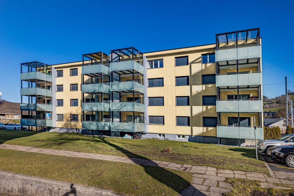 Schöne 4.5 Zimmerwohnung zu vermieten - Hausansicht