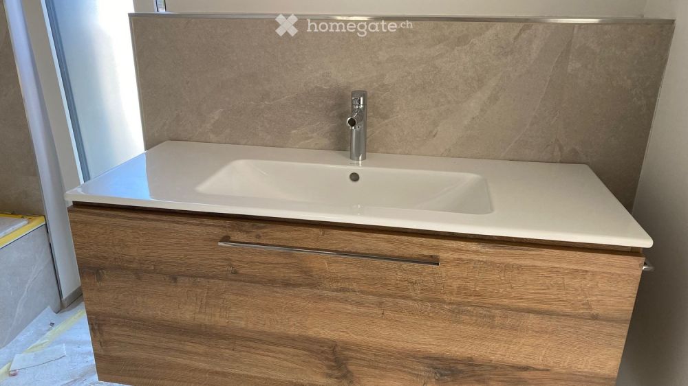 Erstvermietung: Topmoderne Wohnung im Eigentum Standard, Minergie effizient mit Solarstrom - Bild 11