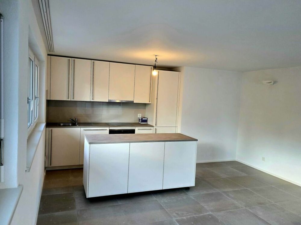 Grenznahe und grosszügige 2½-Zimmer Wohnung im Erdgeschoss - Bild 2