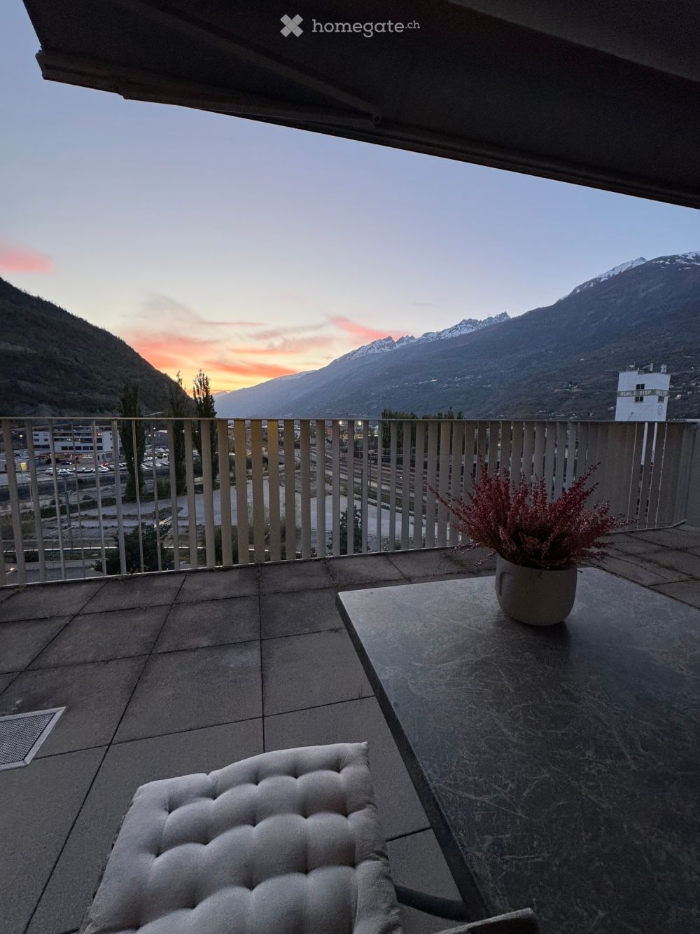 Modern 2.5-Room Apartment with Mountain Views in Visp - Bild 4