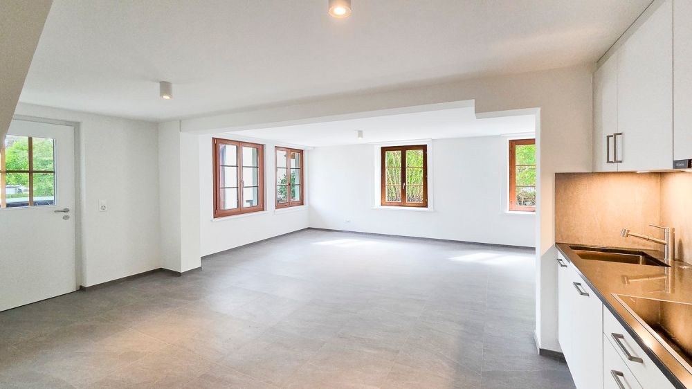 Charmante Wohnung mit Sitzplatz – Erstvermietung nach Totalsanierung - Bild 4