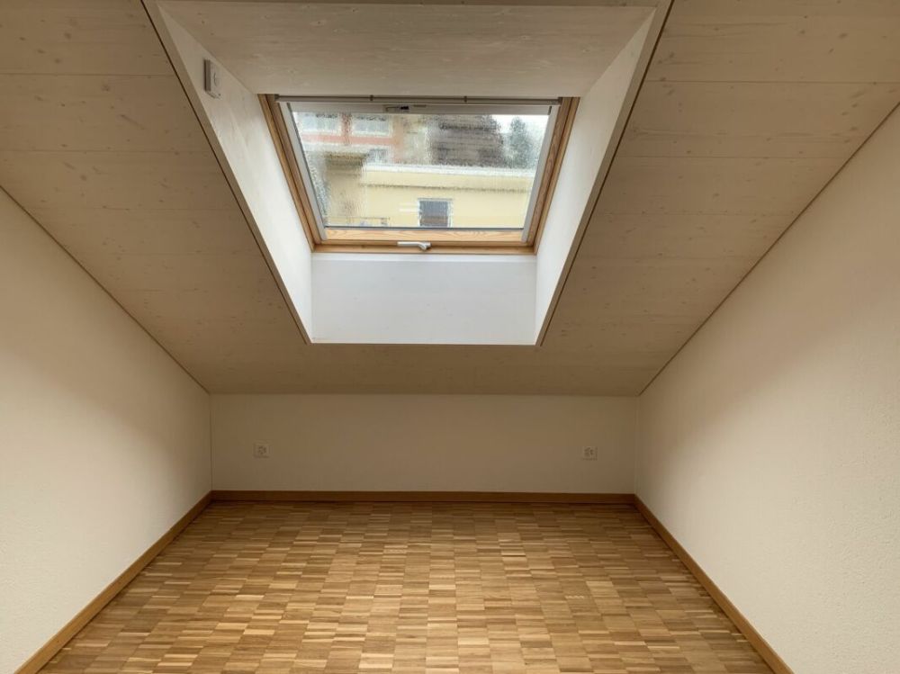 3.5-Zimmer-Dachwohnung am Rotsee - Schlafzimmer
