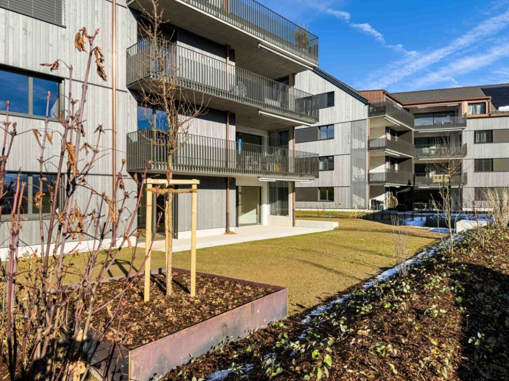 ERSTBEZUG - EINZIGARTIGE GARTENWOHNUNG - Grosszügiger Umschwung