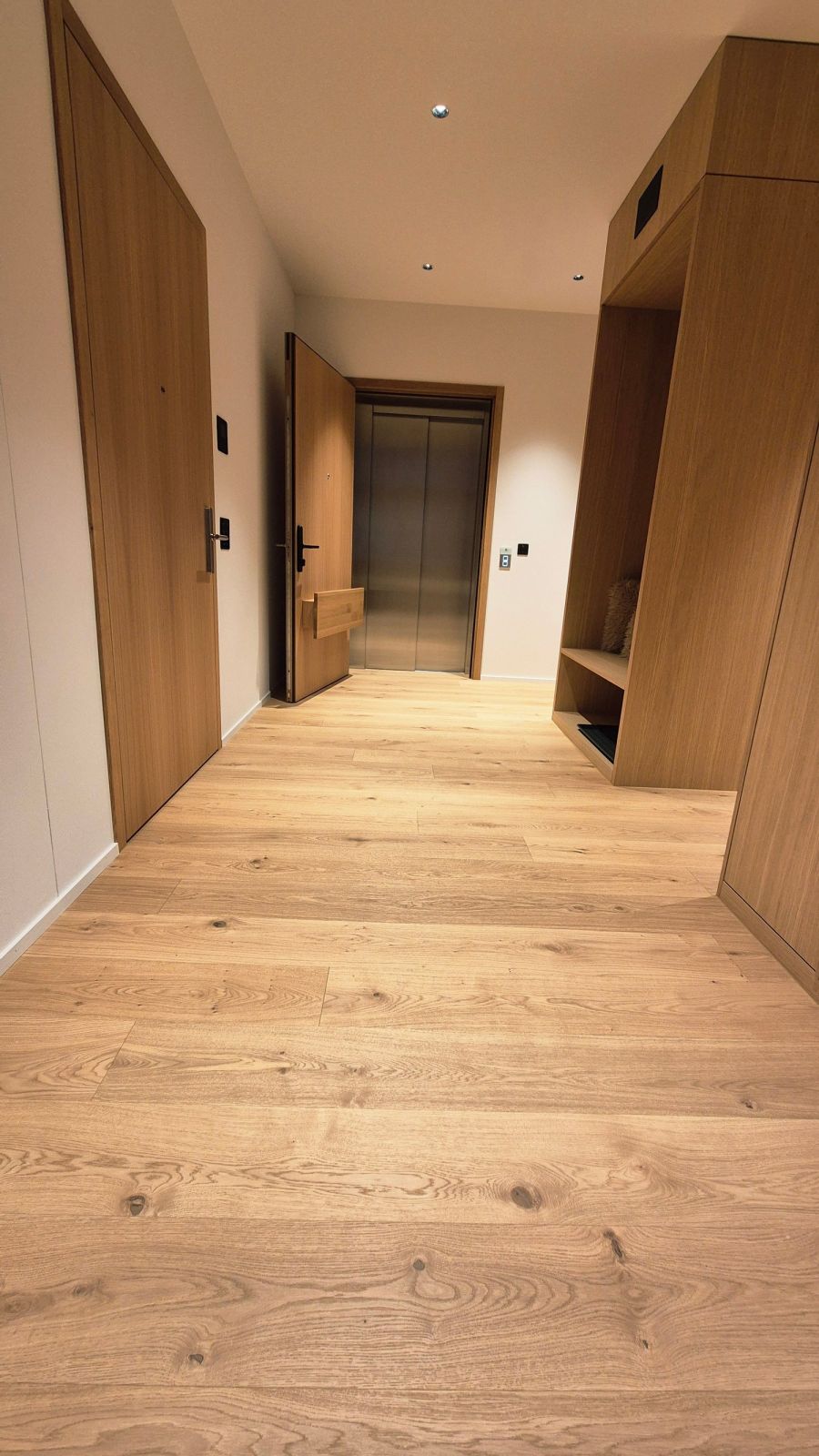 Ein Penthouse über den Dächern von Andermatt – modern, warm & alpin - Bild 9