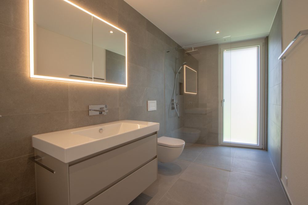 moderne 3.5-Zimmerwohnung in unmittelbarer Seenähe - Badezimmer