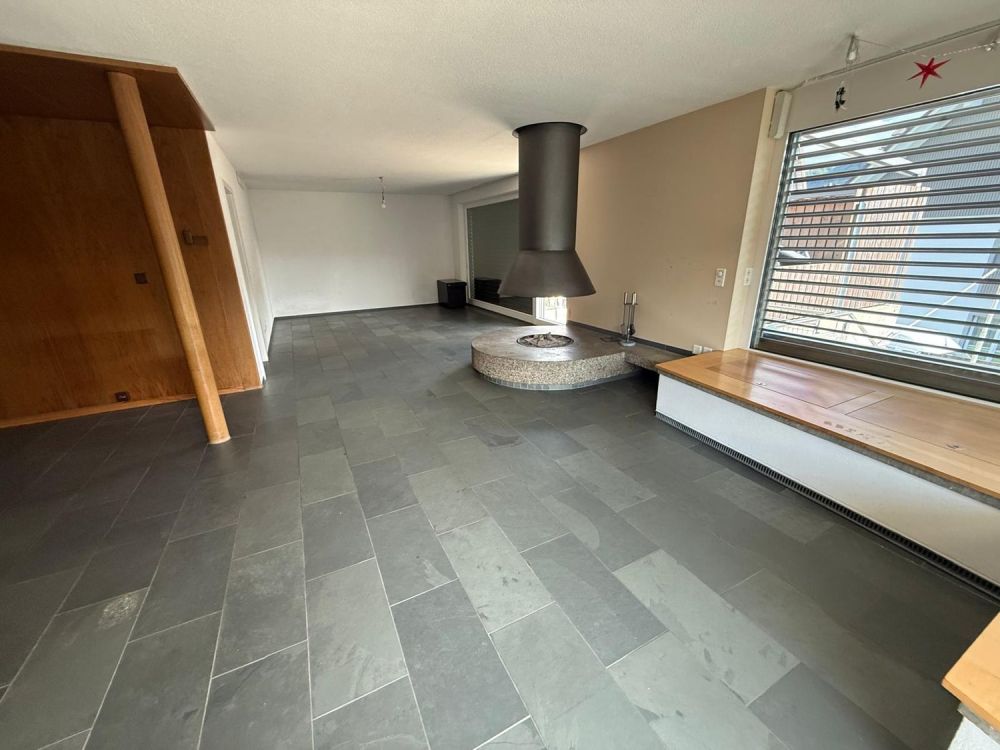 5.5-Zimmer-Wohnung (befristet) zu vermieten - Wohn/Essbereich