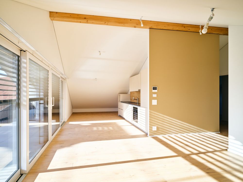 Luxueux 3.5 mansardé avec grande baie vitrée sur balcon protégé - Bild 1
