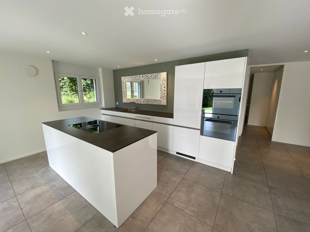 Gartenwohnung mit grosser Terrasse und privatem Garten im Herzen von Uetikon am See - Bild 2