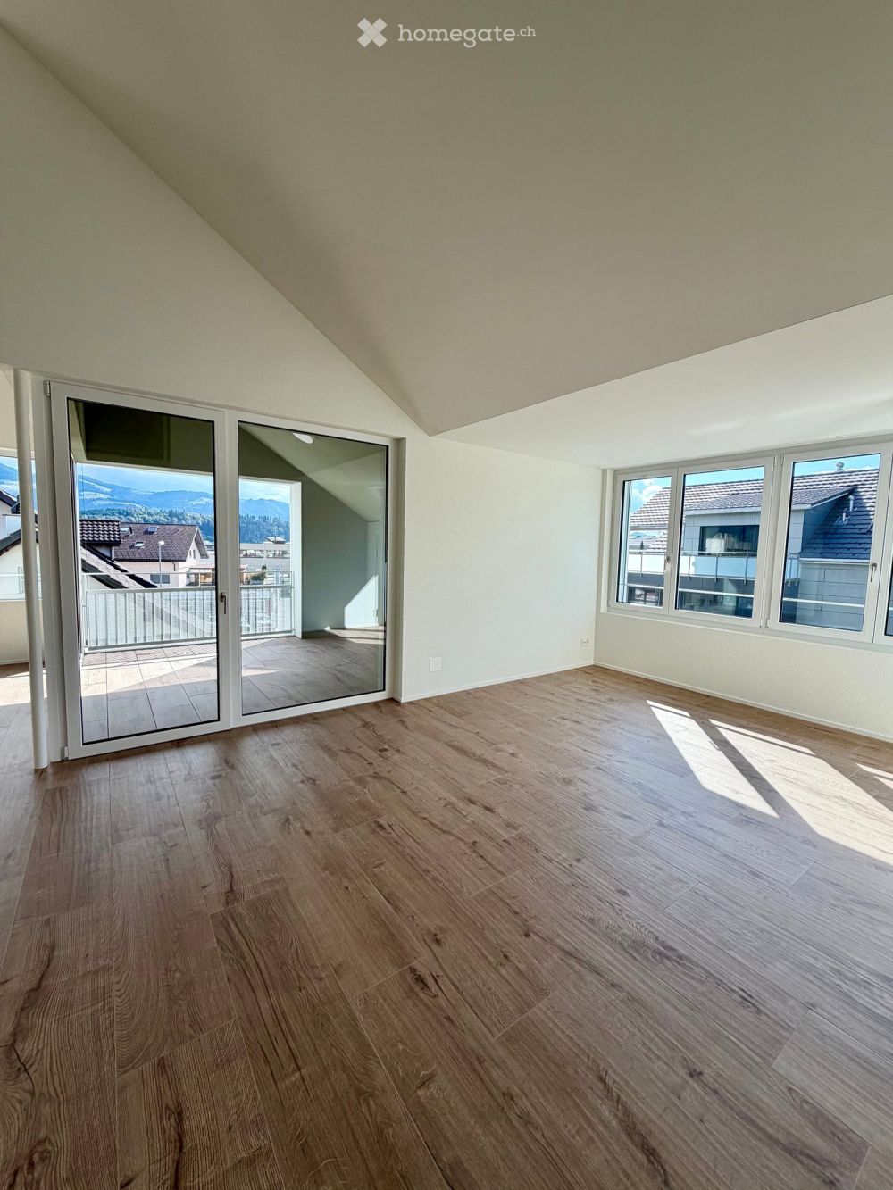 Erstvermietung 4.5 Zimmer-Attika/Dachwohnung mit Galerie und gedeckter Loggia - Bild 3