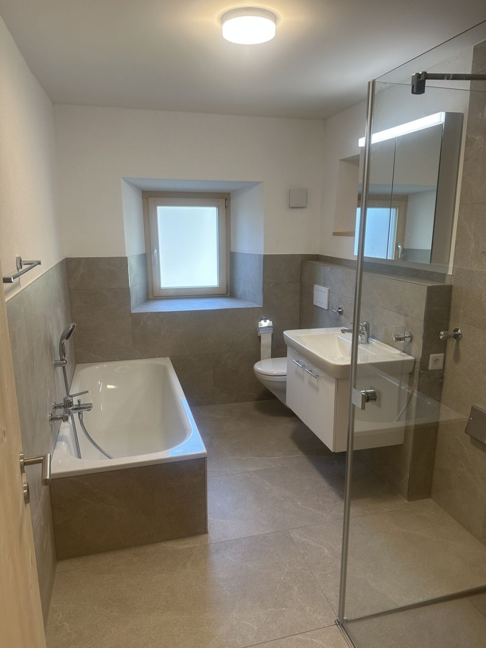 Erstbezug nach Sanierung– 4-Zimmer-Wohnung mit Wintergarten - Bild 10