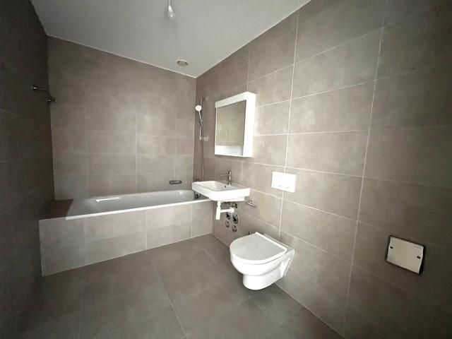 Magnifique appartement de 2,5 pièces situé au 2 étage, offrant un spacieux balcon ( D204 ) - Appartement 2.5 pièces - image - 4