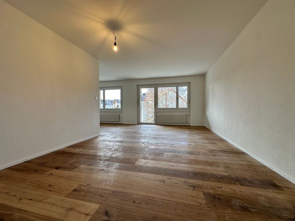 Neuwertige moderne 4.5-Zimmer-Wohnung mit eigenem Waschturm - Bild 4
