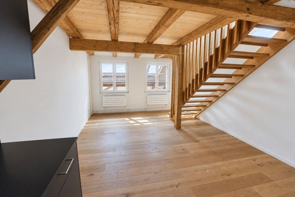 Stilvolle 2.5-Zimmer-Maisonette-Wohnung mit Gartensitzplatz - Bild 1