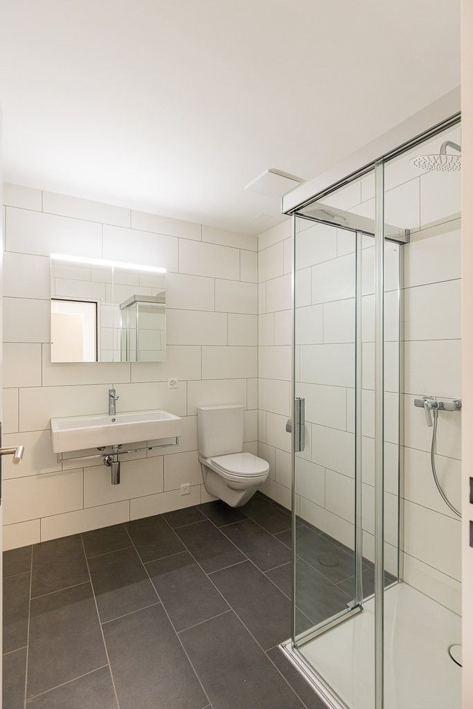 Moderne Wohnung mit grosser Terrasse - Bad_mit_Dusche.jpg