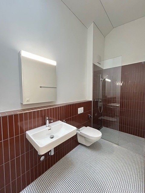 Moderne 2.5-Zimmer-Dachwohnung im Neubau – Kirchstrasse 20, Glarus - Bild 7